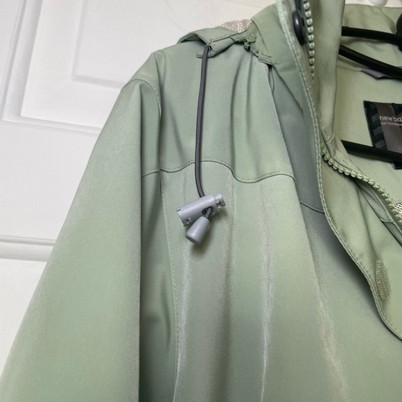 New Balance Woman’s Performance Outerwear Sage Green Spring Jacket Size Large - Picture 9 of 13